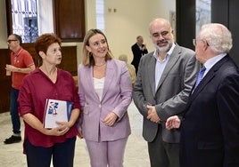 La presidenta de EAPN en la Región, Rosa Cano; la consejera de Política Social, Conchita Ruiz; el sociólogo Pau Marí-Klose; y el presidente del CES, José Antonio Cobacho, este miércoles en la Cámara de Comercio de Murcia.