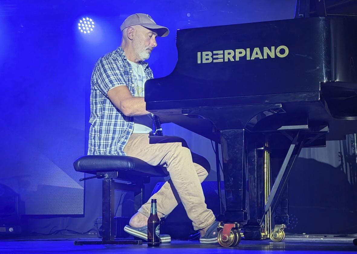 Yann Tiersen, al piano, este miércoles en Murcia.