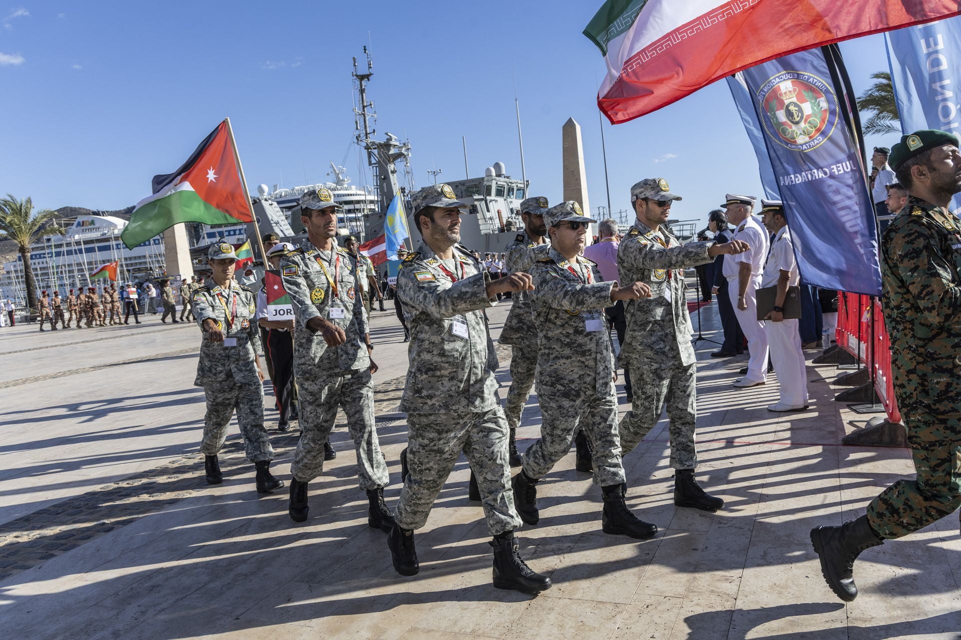 Llegada de los militares que participan en Cartagena en el campeonato de carreras de orientación