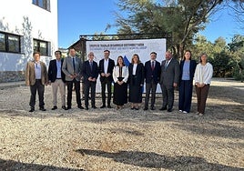 Miembros del grupo de trabajo 'Desarrollo sostenible y agua', con Visitación Martínez, ayer.