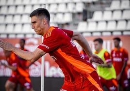 Antxon Jaso, jugador del Real Murcia, durante un entrenamiento en el estadio Enrique Roca.