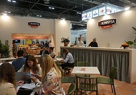 Reuniones comerciales en el estand de Bonnysa.