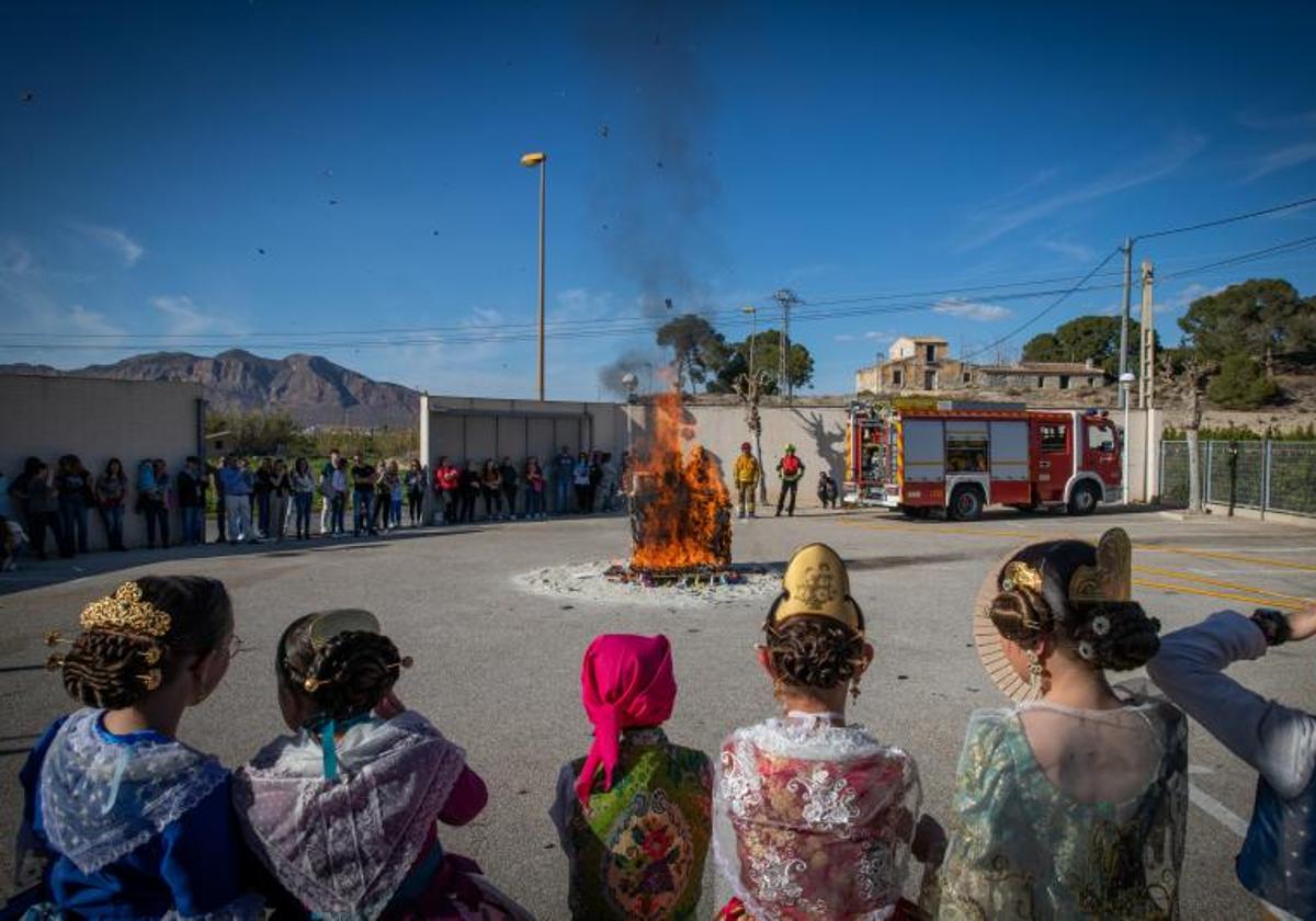 'Cremà' de la falla, el año pasado, en el colegio de Hurchillo.