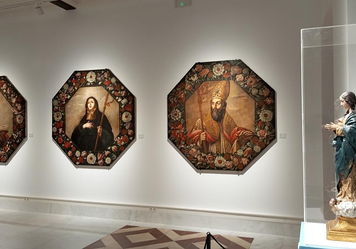 Óleos de las pechinas y talla de la Inmaculada Concepción que forman parte de la muestra.