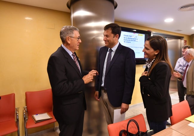 El presidente de la CHS, Mario Urrea, junto al director general del Agua en Murcia, José Sandoval, este lunes en la Comisión de la Sequía.