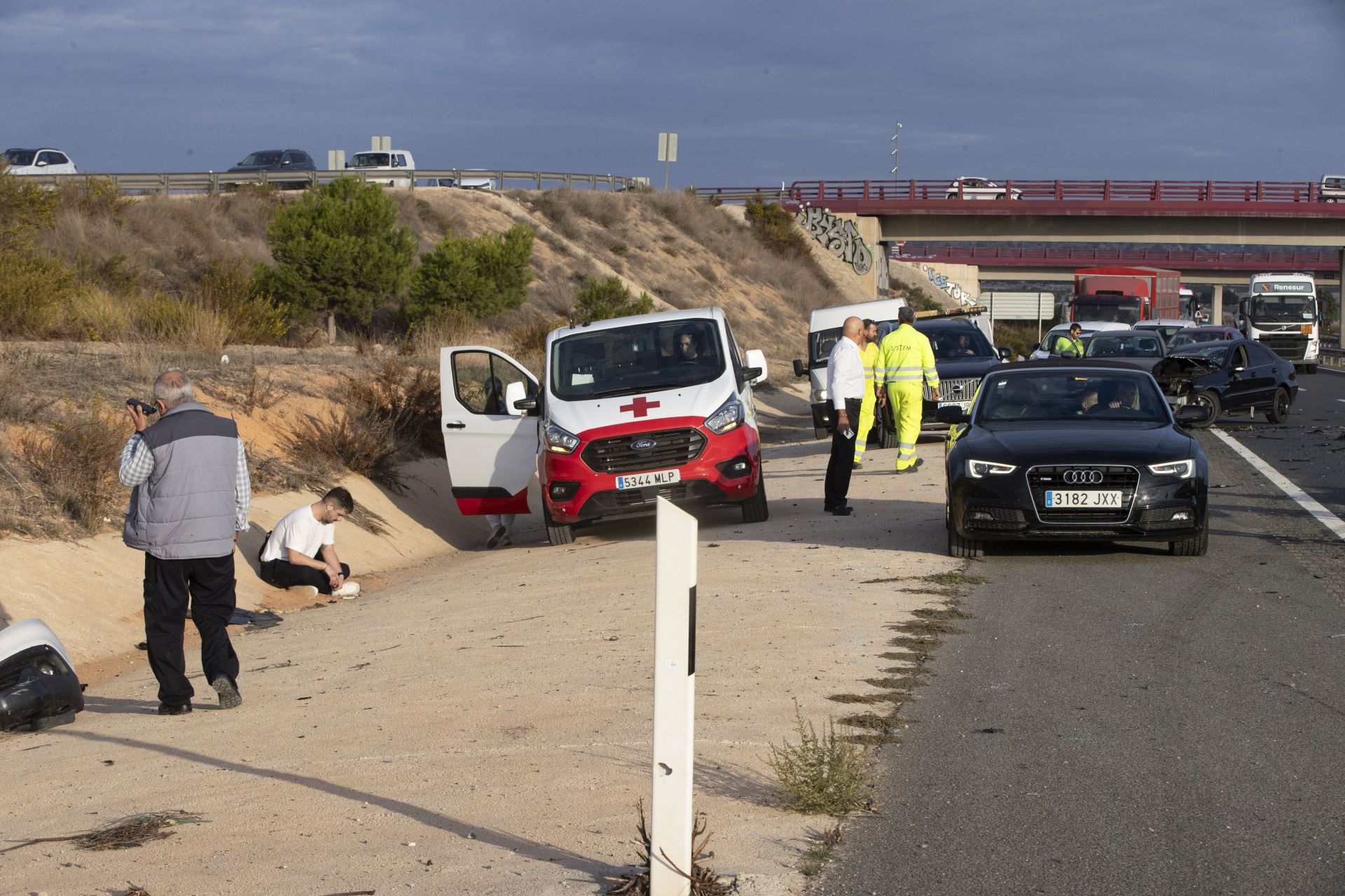 El accidente provocado por un kamikaze en la autovía entre Murcia y Cartagena, en imágenes