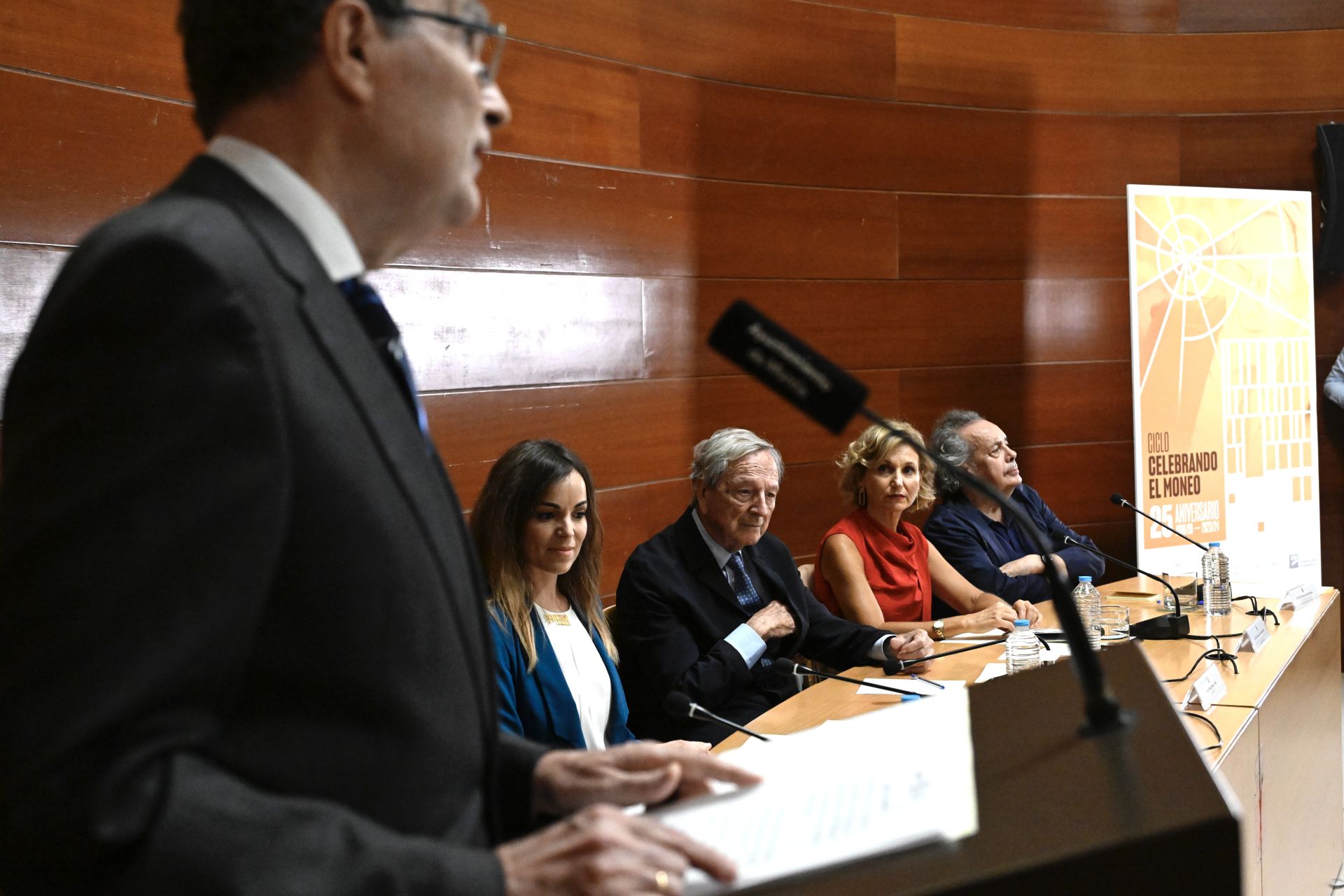 Mesa redonda &#039;Celebrando el Moneo&#039; en Murcia por su 25 aniversario, en imágenes