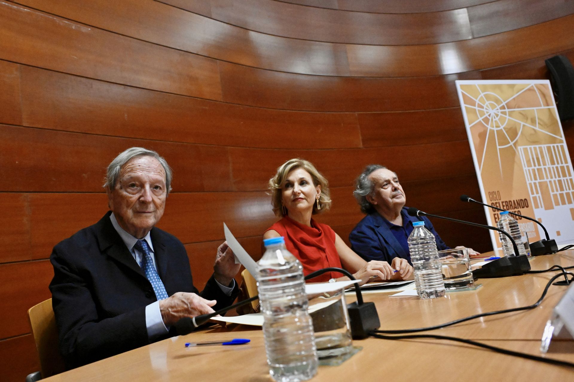 Mesa redonda &#039;Celebrando el Moneo&#039; en Murcia por su 25 aniversario, en imágenes