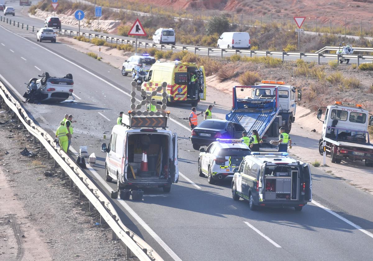 El accidente provocado por un kamikaze en la autovía entre Murcia y Cartagena, en imágenes