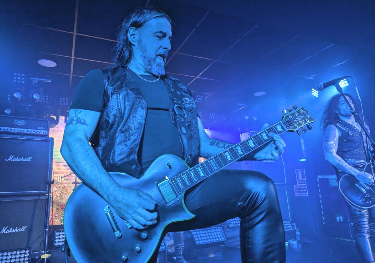 Sakis Tolis, cantante y guitarrista de Rotting Christ, durante su concierto de este martes en Murcia.