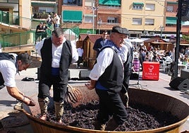 La pisada de uva es un sello distintivo de la vendimia tradicional.