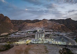 Vista aérea de las instalaciones de Cementos La Cruz en Abanilla.