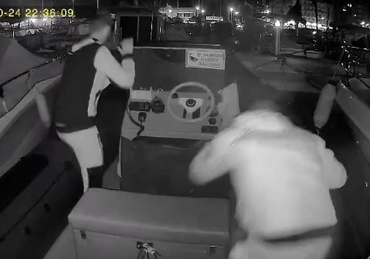 Los dos presuntos ladrones en el momento de los hechos.