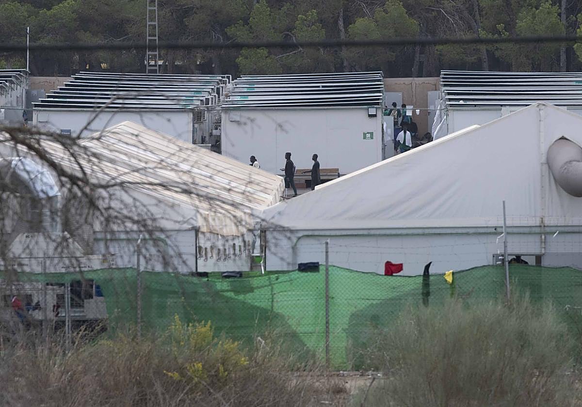 Campamento de inmigrantes del Hospital Naval de Cartagena, en una foto de archivo.
