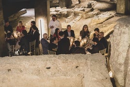 Foto de la cena en el yacimiento de Madina Mursiya.