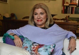 Gloria Alarcón, ayer, en su vivienda de Murcia.