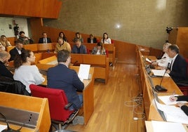 Pleno en el que fue aprobada la entrega de la Medalla de Oro y de honores y distinciones.