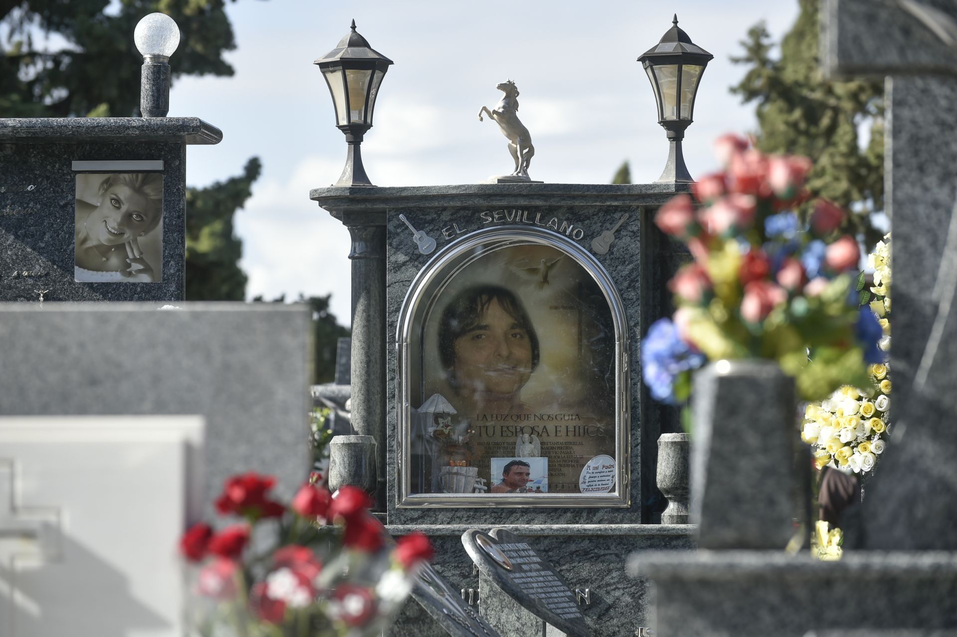 Las imágenes del Día de Todos los Santos en los cementerios de Murcia