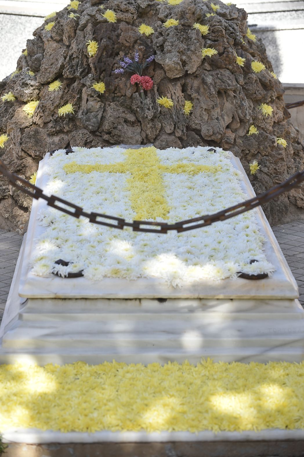 Las imágenes del Día de Todos los Santos en los cementerios de Murcia