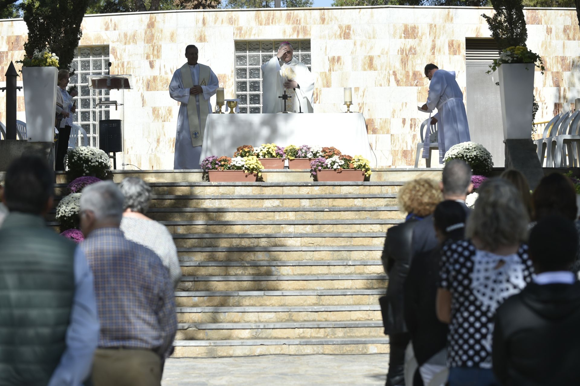Las imágenes del Día de Todos los Santos en los cementerios de Murcia