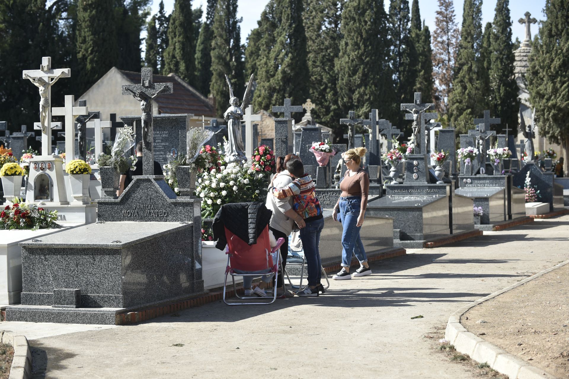 Las imágenes del Día de Todos los Santos en los cementerios de Murcia