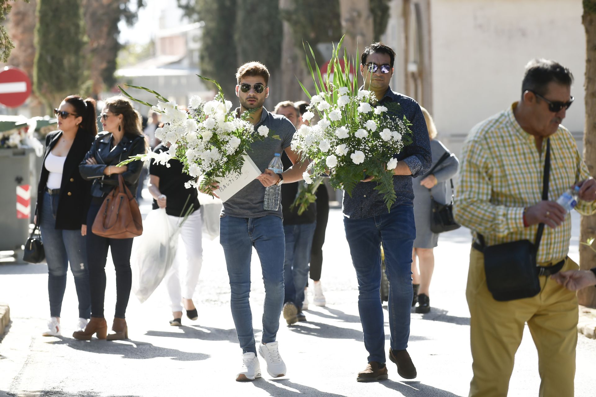 Las imágenes del Día de Todos los Santos en los cementerios de Murcia