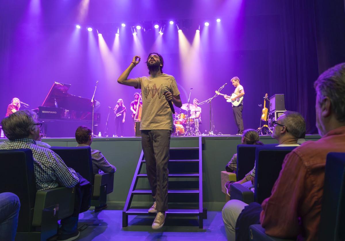 Salvador Sobral, durante su concierto en Cartagena.