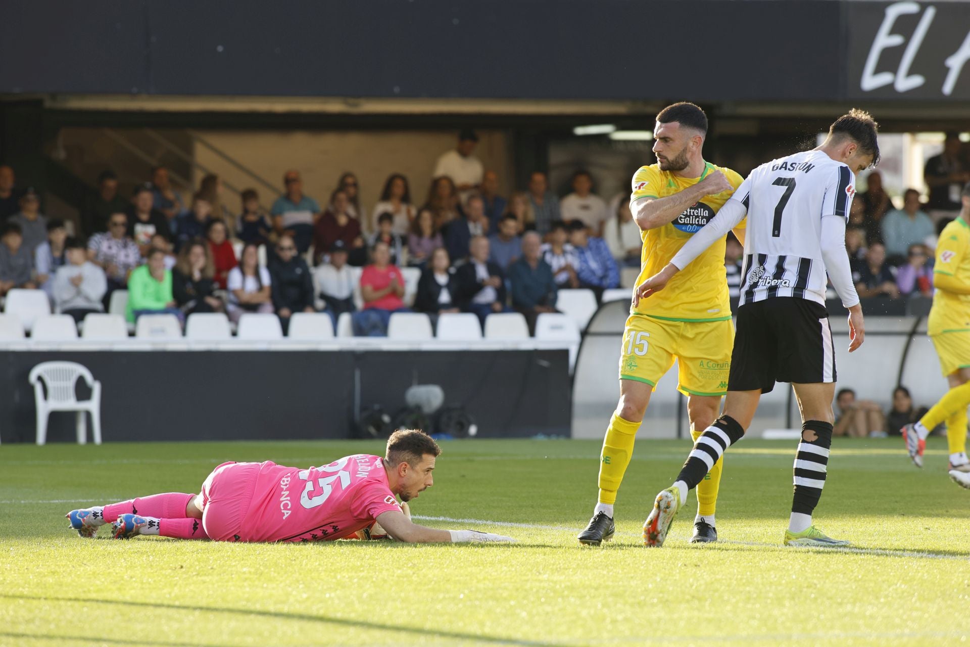 La derrota del Cartagena frente al Deportivo, en imágenes