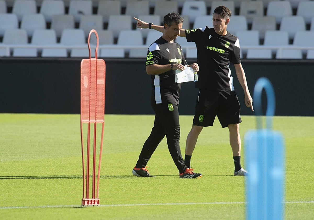 Jandro junto con su segundo, Pablo Redondo, en un entrenamiento en Cartagonova.