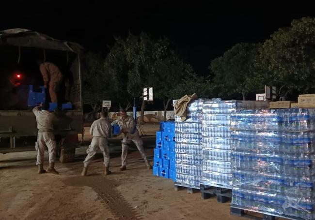 Militares de la Base del Ejército del Aire trabajan en Valencia tras los efectos de la DANA.