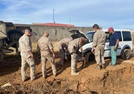 Militares de la Base del Ejército del Aire trabajan en Valencia tras los efectos de la DANA.