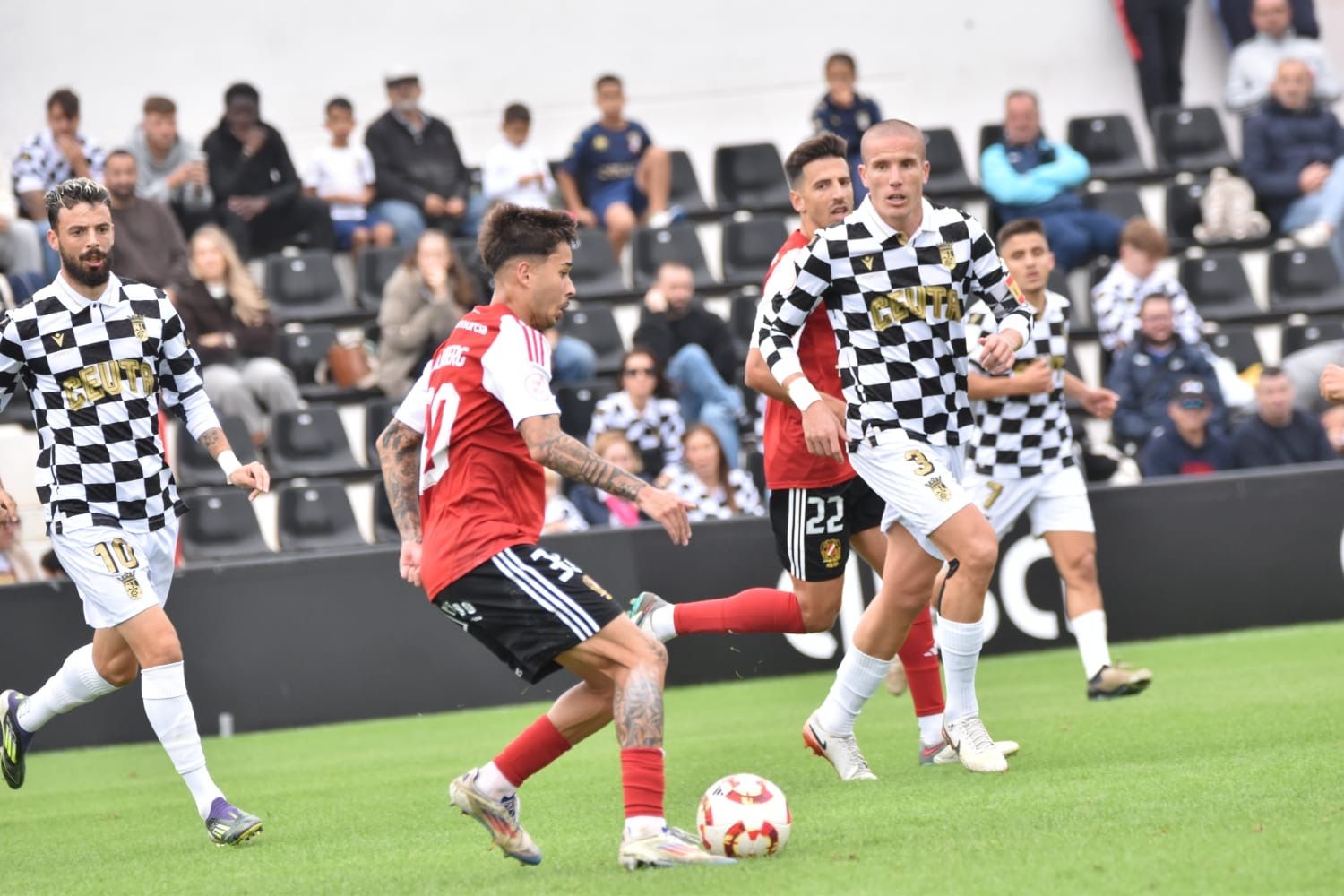 La derrota del Real Murcia frente al Ceuta, en imágenes