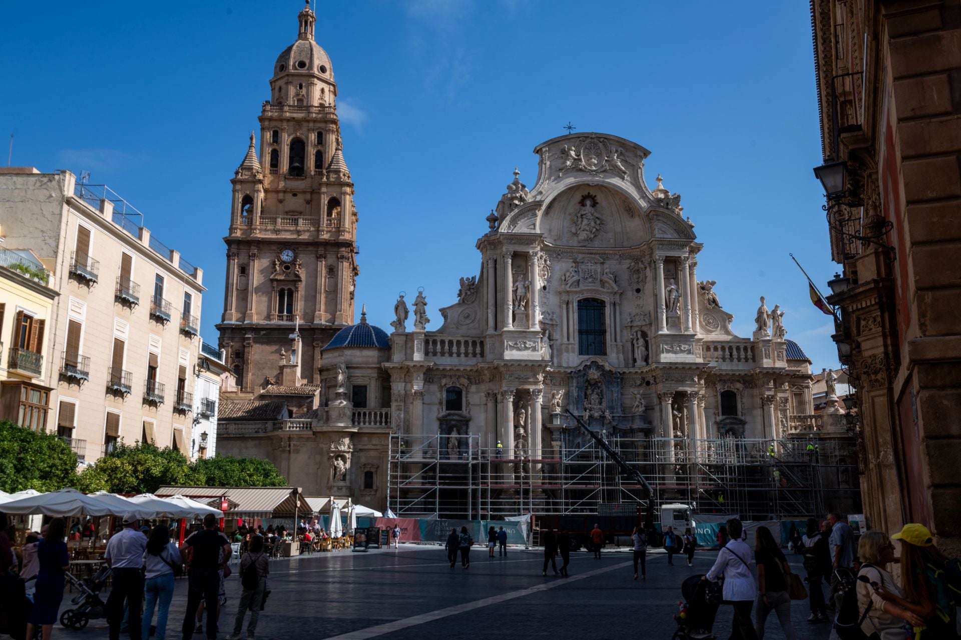 La retirada del andamio de la Catedral de Murcia, en imágenes