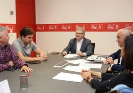 Reunión del PSOE con la Asociación por un Cambio de Modelo Energético Independiente y Sostenible (Acmeis).