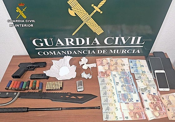 Efectos incautados por la Guardia Civil en la operación.