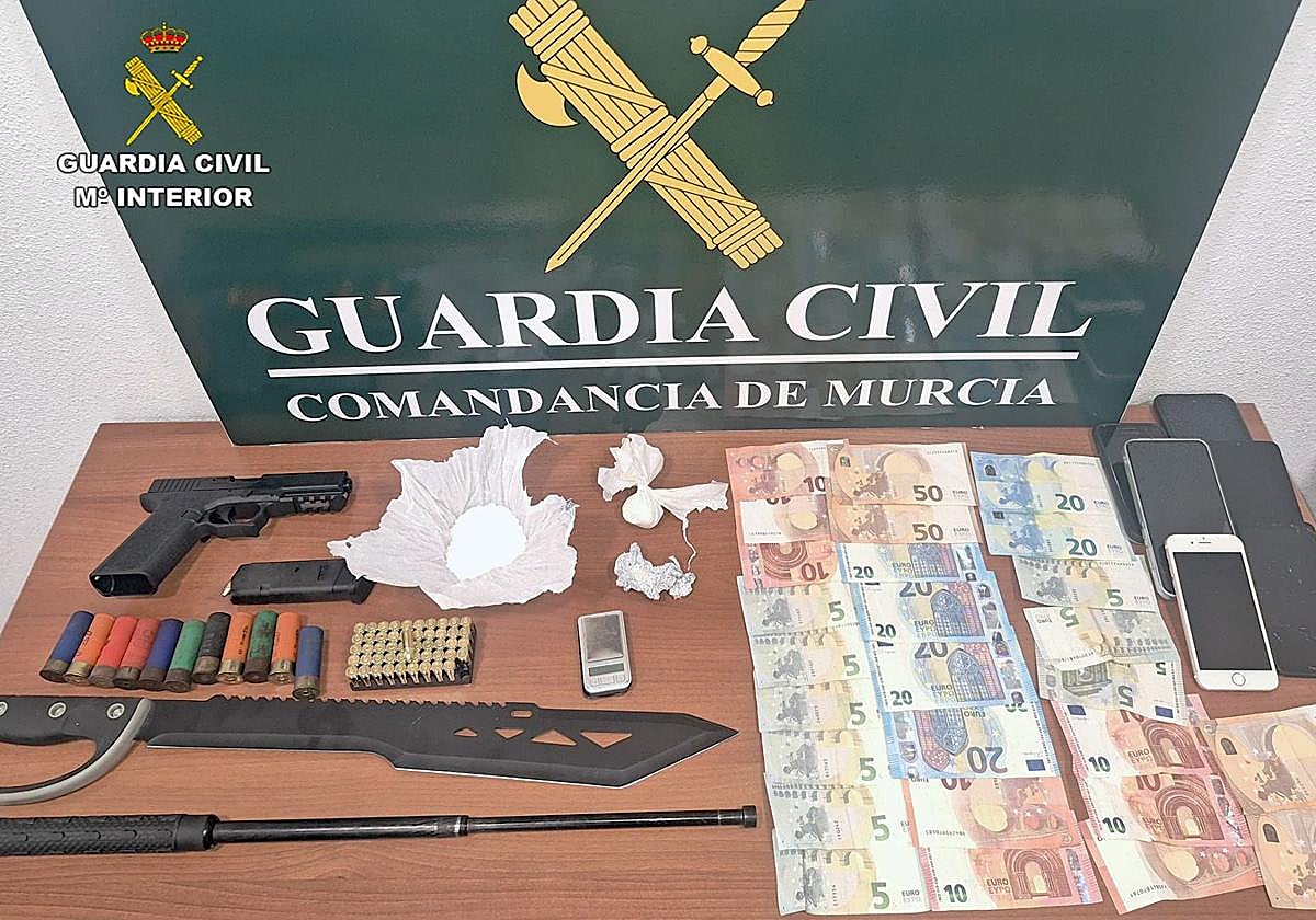 Efectos incautados por la Guardia Civil en la operación.
