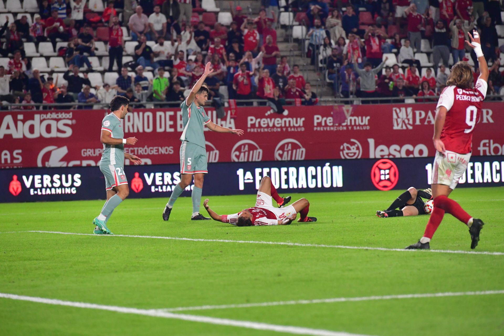 El empate del Real Murcia frente al Atlético B, en imágenes