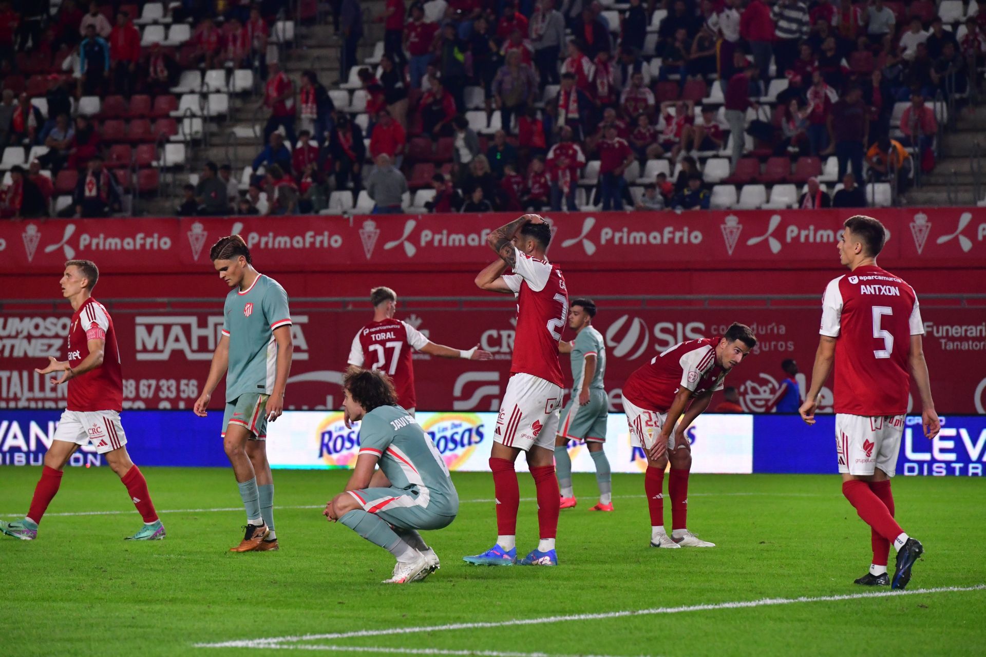 El empate del Real Murcia frente al Atlético B, en imágenes