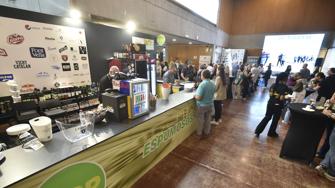 Refrescos, vinos y aperitivos