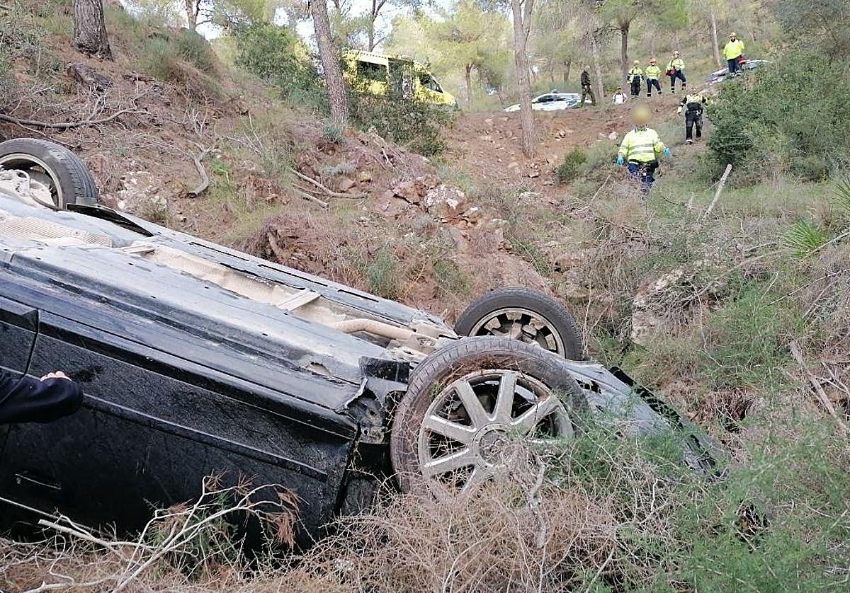 Servicios de emergencias acuden a rescatar al hombre.