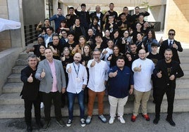 Voluntarios y trabajadores de Región de Murcia Gastronómica, junto a los chefs con Estrella Michelin que han asistido al congreso este lunes.
