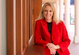 Sonia García, junto a la sede de Anpe en Murcia, esta semana.