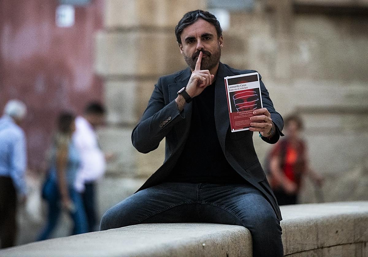 Leonardo Cano (1977), en la plaza de Belluga de Murcia.