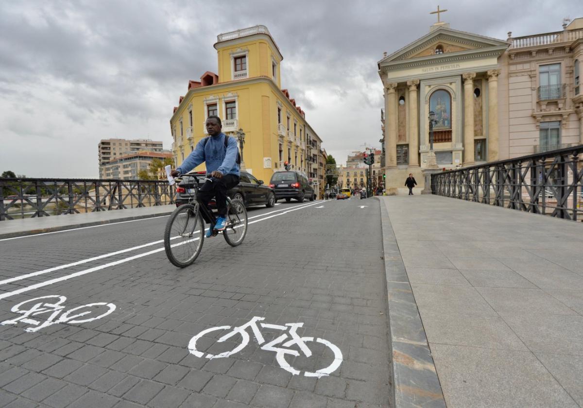 Carril bici del Puente Viejo.