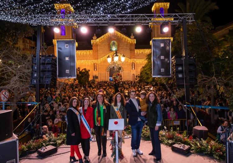 Fiesta de encendido de las luces navideñas en la plaza de la Constitución.