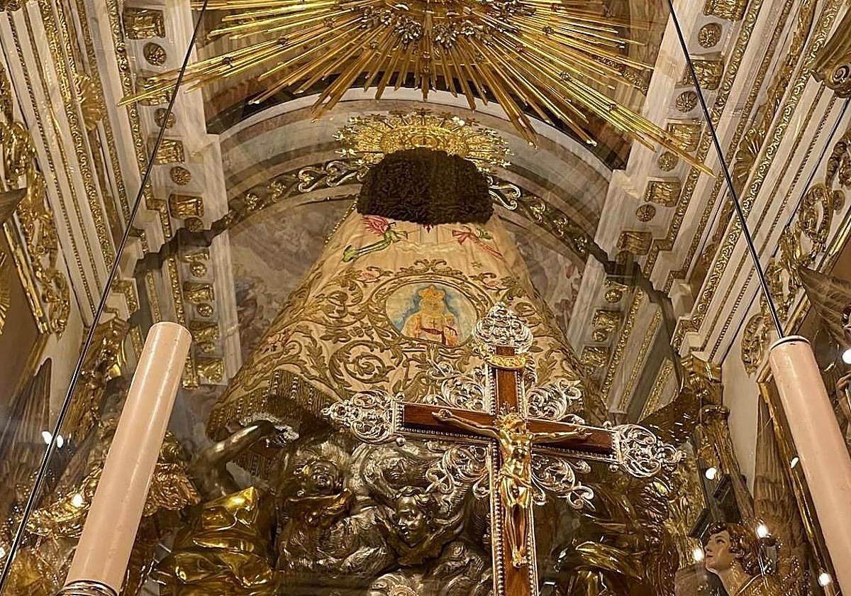 Dos Patronas, dos mantos, un mismo sentir