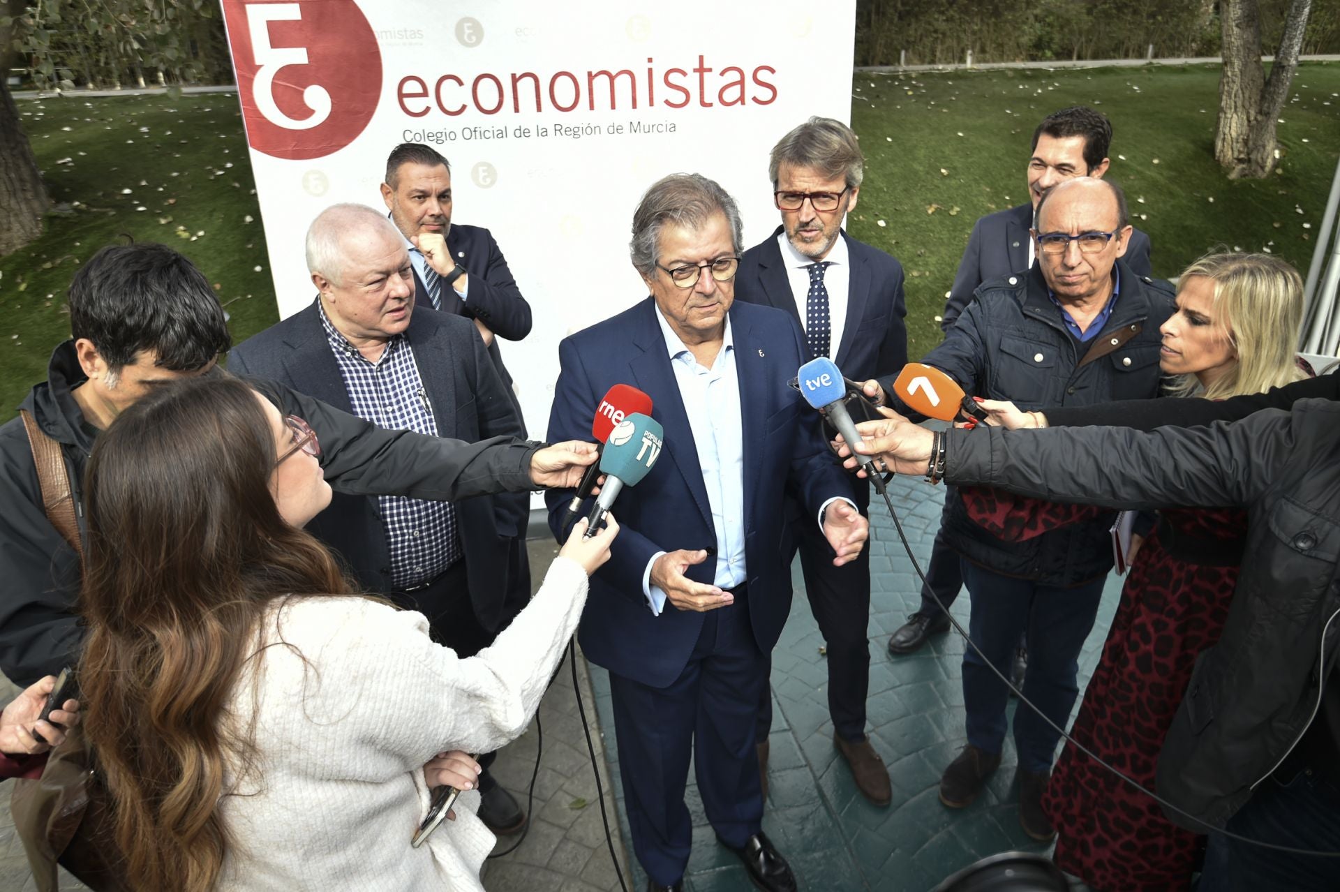 Conferencia en Murcia por el Día del Economista, en imágenes