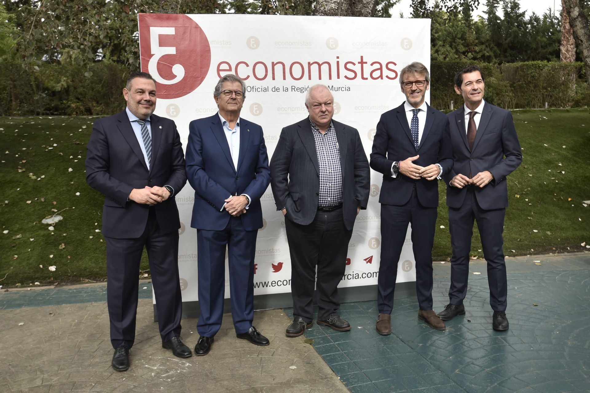 Conferencia en Murcia por el Día del Economista, en imágenes