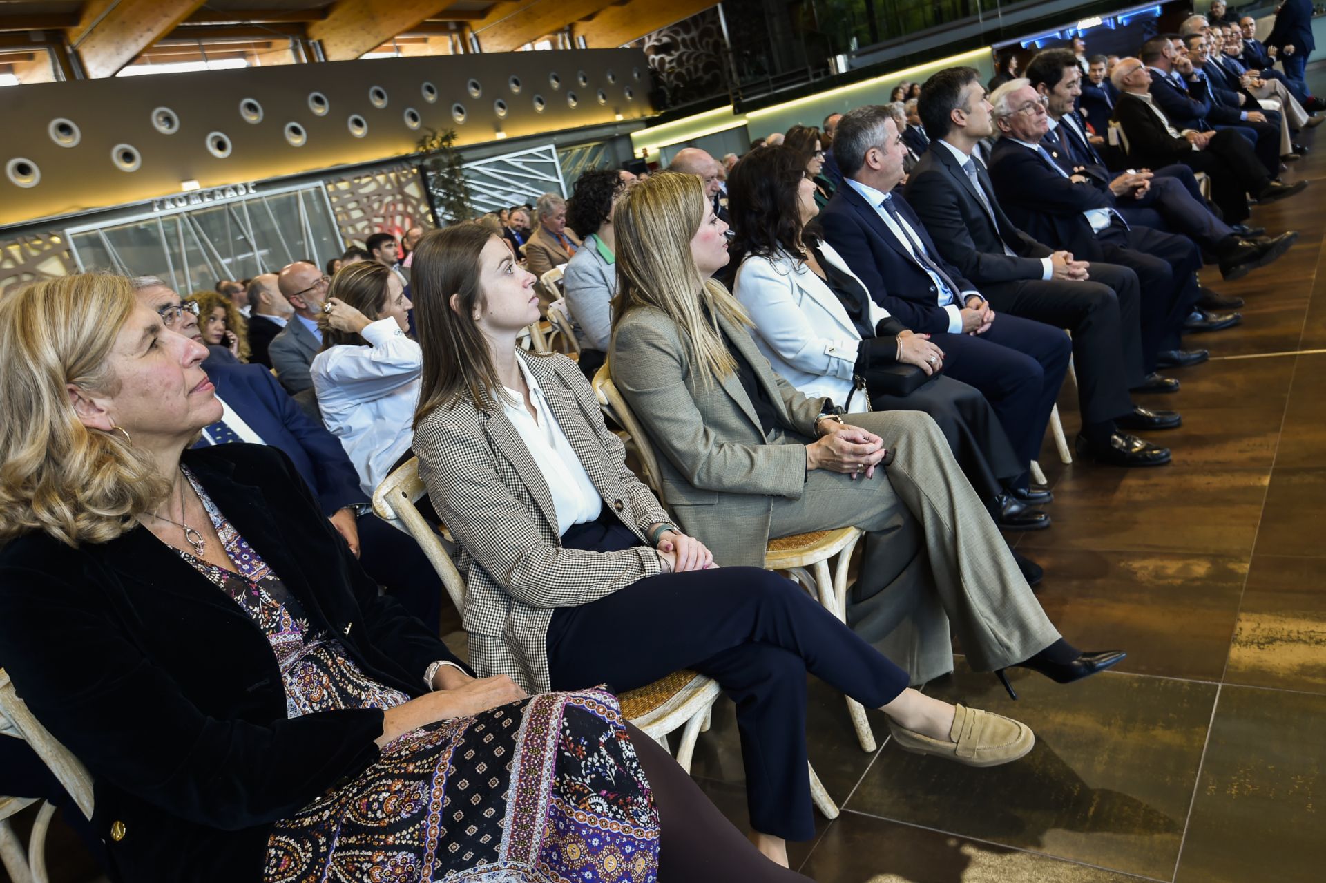 Conferencia en Murcia por el Día del Economista, en imágenes