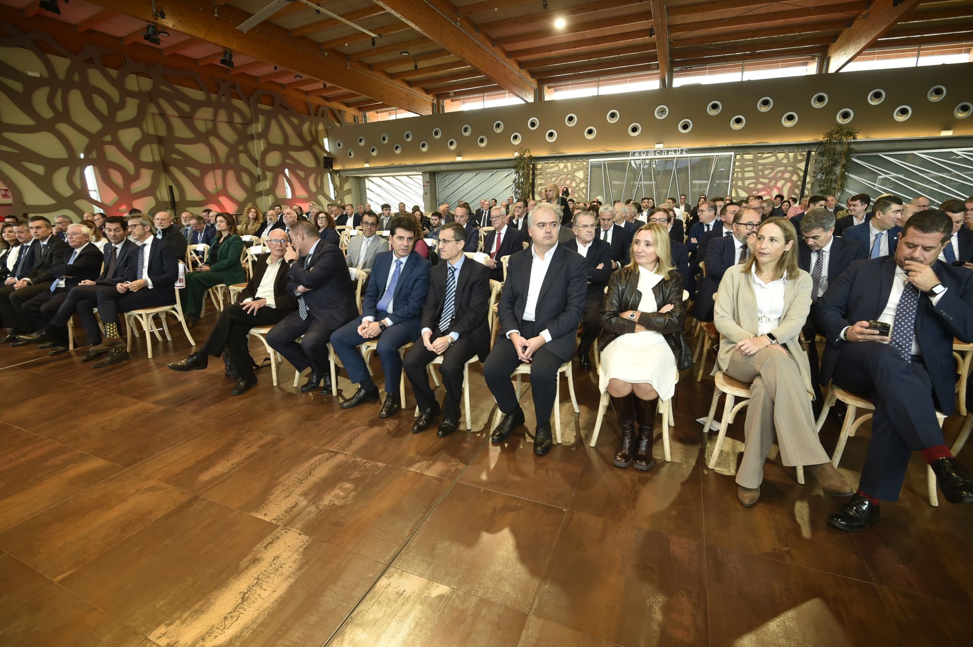 Conferencia en Murcia por el Día del Economista, en imágenes